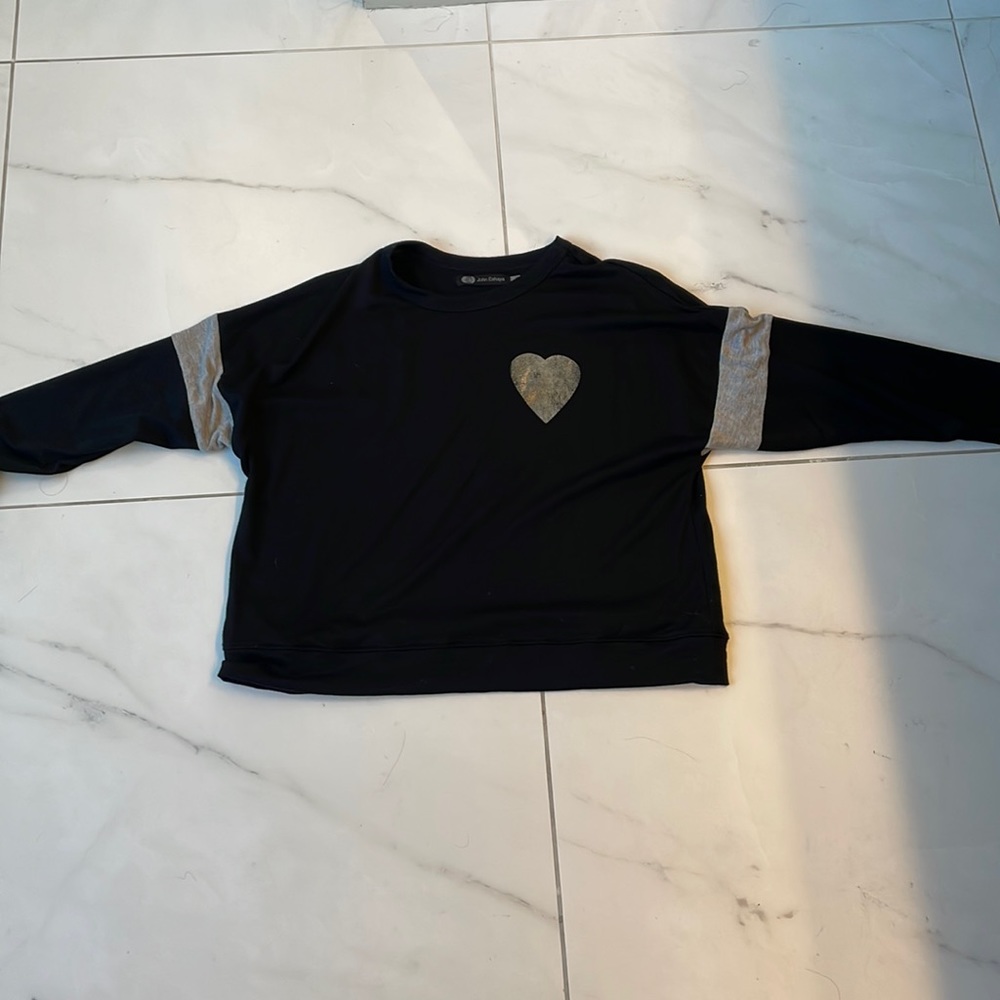 NWT John Eshaya Small Heart Design Long Sleeved top. 💓